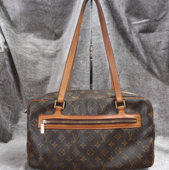 Louis Vuitton Paris Brown Monogram "Cite Gm" X-Large handbag - Picture 4 of 15
